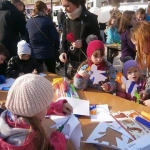 Dzieci przygotowują małe Marzanny