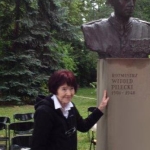 Zofia Pilecka przy popiersiu rtm. Witolda Pileckiego - fot. Małgorzata Kupiszewska