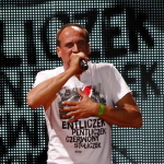 Paweł Kukiz w koszulce okrągłostołowej