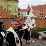 XV Rajd Katyński po powrocie z trasy przed Pomnikiem Katyńskim w Warszawie - fot. John May