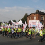 Manifestacja idzie ulicami Bzeszcz w obronie kopalni - fot. Kazimierz Zieliński