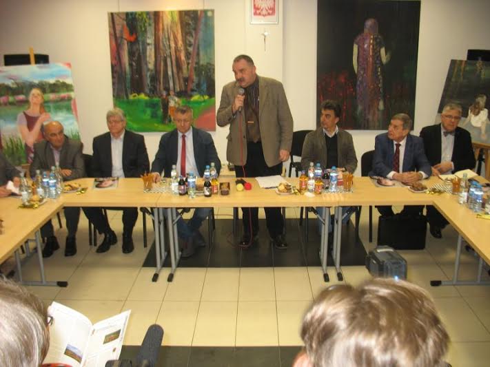 Asystent Posła Brynkusa dokonuje otwarcia konferencji (fot. Rajmund Pollak)