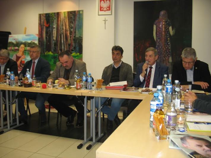 Przemawia zastępca dyrektora RZGW Stefan Sawicki (fot. Rajmund Pollak)