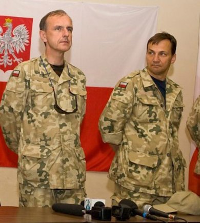 bogdan-klich-i-radoslaw-sikorski-w-mundurze-wojskowym