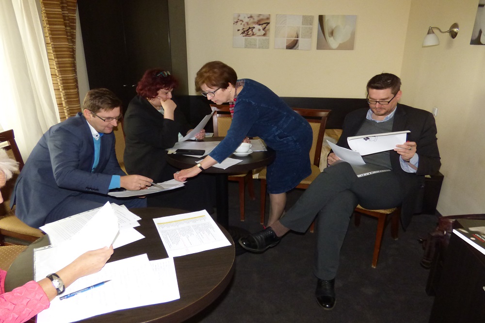 jury-ogolnopolskiego-konkursu-literackiego-rotmistrz-pilecki-bohater-nizewyciezony-przy-pracy