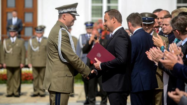 prezydent-wrecza-akt-nominacji-na-stopien-gen-bryg-andrzejowi-pawlikowskiemu