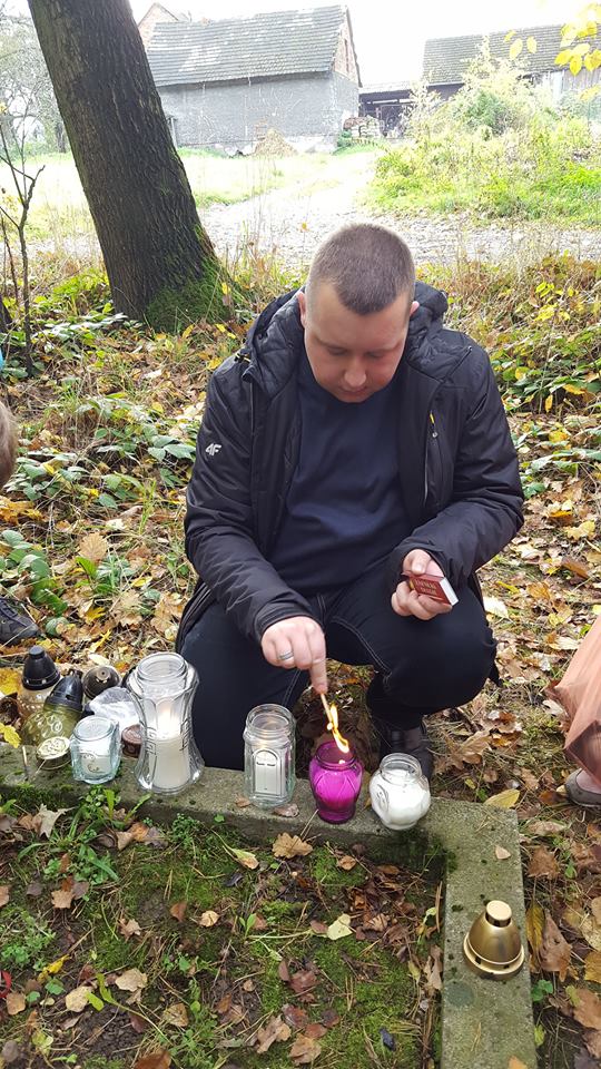 zapalamy-znicze-na-grobie-partyzantow