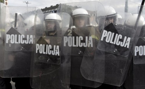 9251508-policja-podczas-marszu-rownosci-900-555