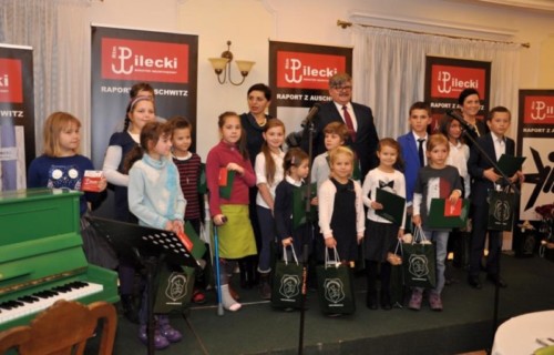 laureaci-konkursu-rotmistrz-w-oczach-dziecka-800x512