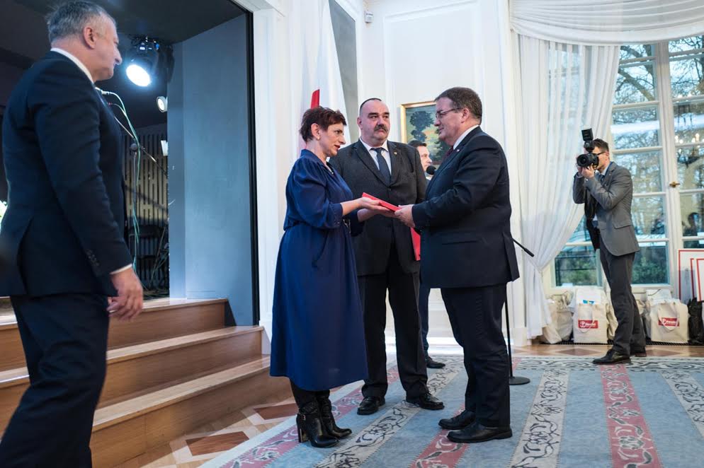 przekazanie-raportu-witolda-na-rece-andrzeja-dery-ministra-w-kancelarii-prezydenta-rp
