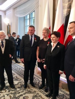 roman-barszcz-z-pania-premier-beata-szydlo-i-prezydentem-rp-andrzejem-duda-i-anita-wlodarczyk-z-tenerem