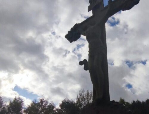 Wspominać zmarłych to nie wynaturzenie