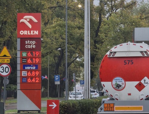 Uśmiechnięci nieprzemakalni na fakty