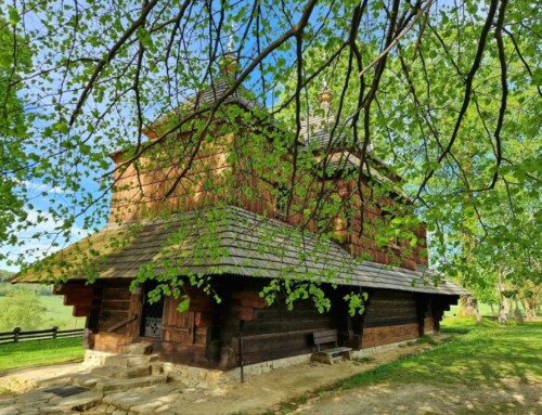 Smolnik —&nbsp;cerkiew, którą ponoć wzniosły anioły