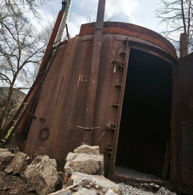 Czarne złoto Bieszczad — historia retort i ludzi lasu w Cisnej