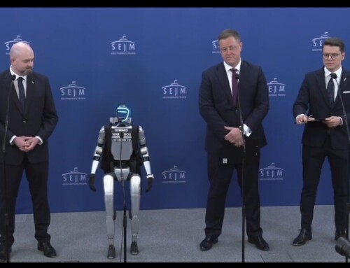 „Edward Warchocki” w&nbsp;Sejmie. Kto odpowiada za&nbsp;wpuszczenie robota?