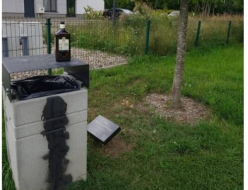 Miejsca pamięci zamordowanych oficerów WP w&nbsp;Katyniu w&nbsp;Poznaniu koło śmietnika. Skandal