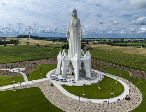 Pomnik Maryi w&nbsp;Konotopiu. Wielki monument, mało duchowości?