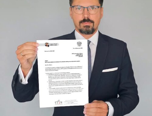 WHO zaleca szczepienie. Kto dopisał słowo „przymus”?