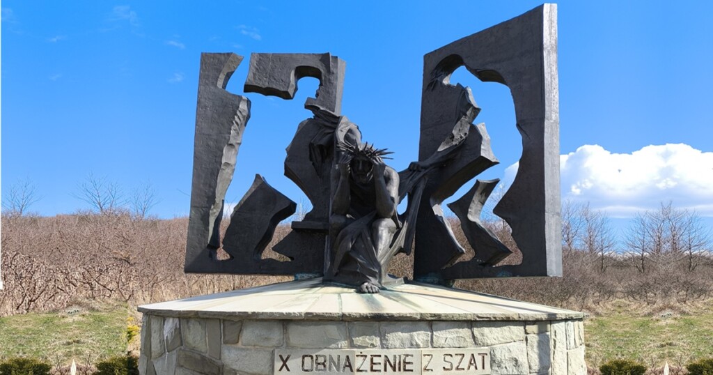 Golgota Beskidów: Stacja X&nbsp;– Obnażenie z&nbsp;szat