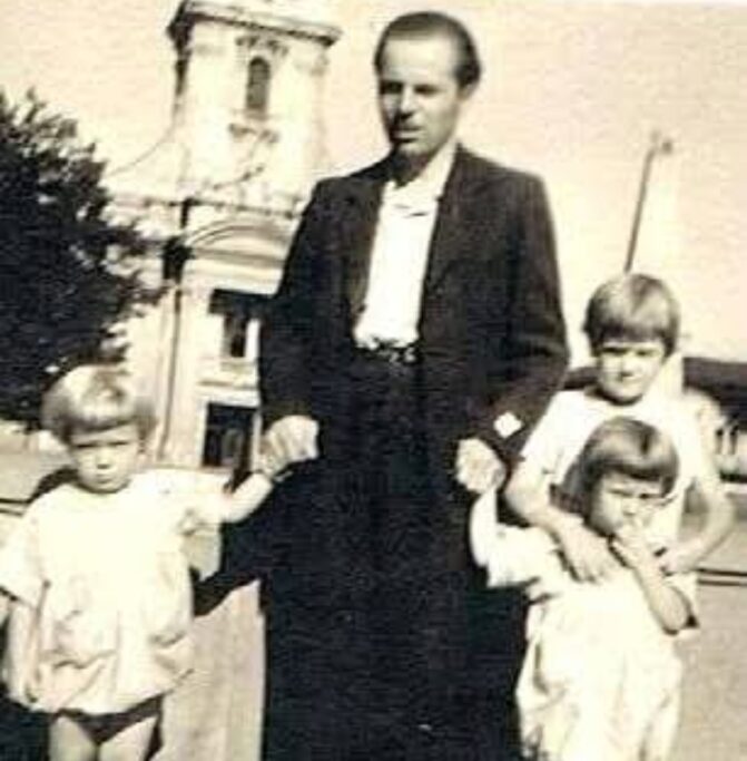 Zdjęcie z&nbsp;Wadowic, pamięć z&nbsp;Huty Pieniackiej